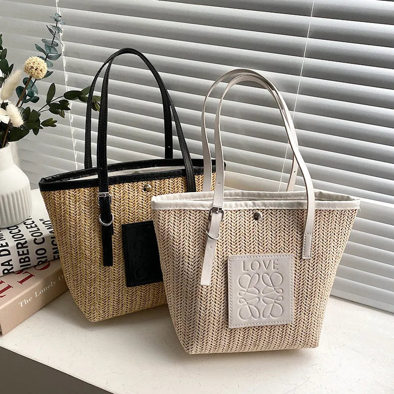 Women's straw woven shoulder bag in European retro style with sewn detailing and three-dimensional pockets