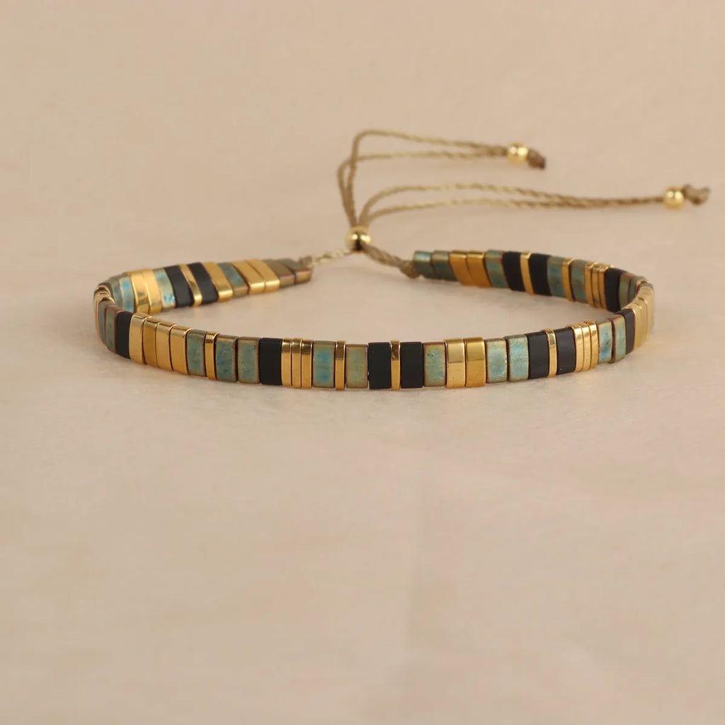 Geometric glass bead bracelet with pull design in milky white colour