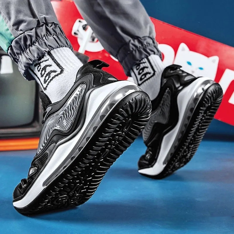 Men's summer casual shoes with air cushion technology in Space Black and Space White colour options
