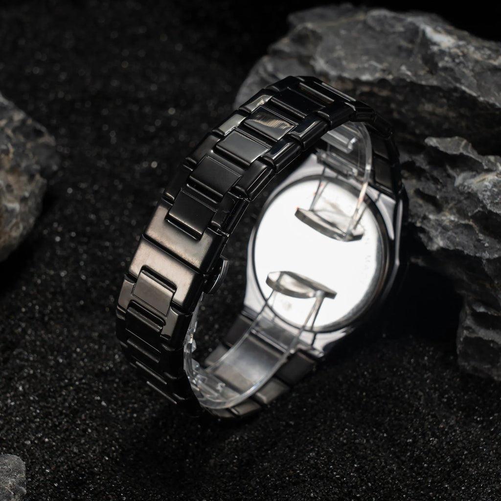Men's steel business casual quartz watch with 10mm thickness in black silver scale colour