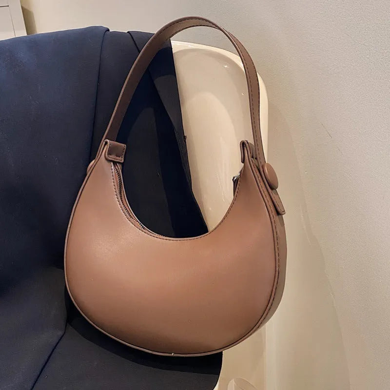 Retro dumpling-shaped women's shoulder bag in PU leather, showing sandwich pocket and cream yellow colour