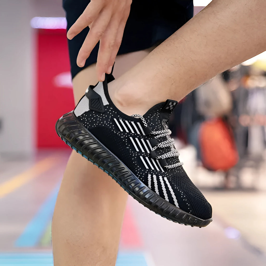 Men's white breathable flying fabric sports shoes with shallow mouth and round toe design