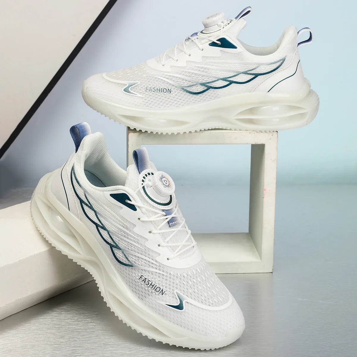 Breathable low-top casual running shoes in sky blue with a round toe and lace-up front.