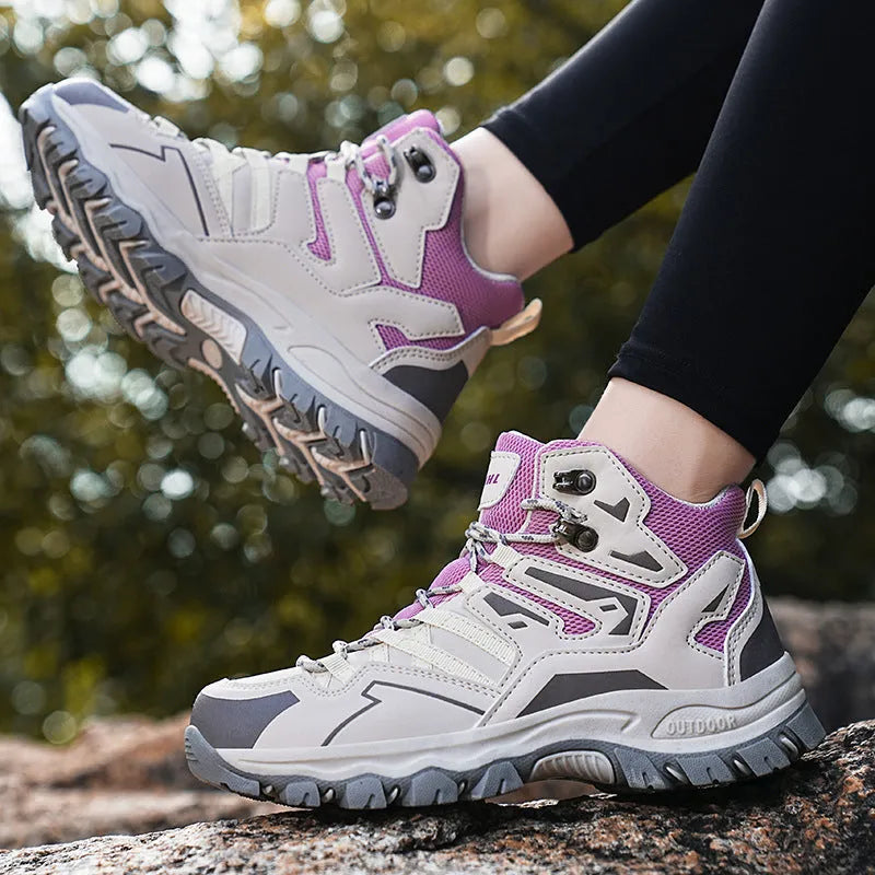 Men's low-top hiking sneakers with flannel upper and rubber soles for mountain trekking