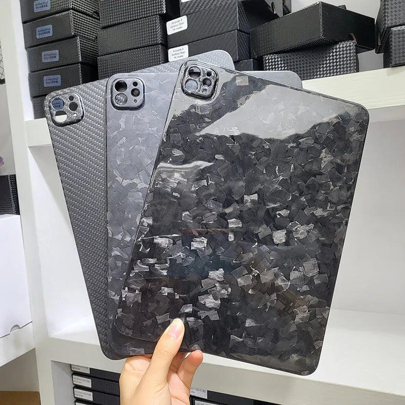 Apple iPad Pro 11 hard case made of black carbon fibre with an embossed plaid pattern.