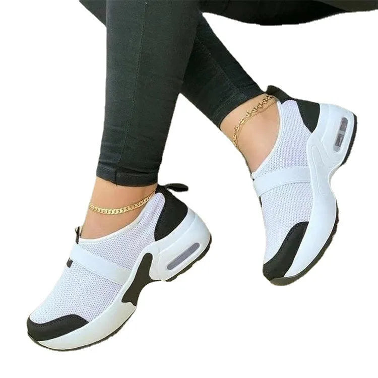 Women's lightweight flat sneakers in various colours with mesh upper and rubber sole.