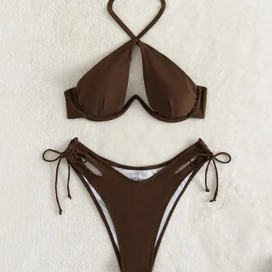 Women's halter bikini swimsuit in solid colour with adjustable neck and back ties