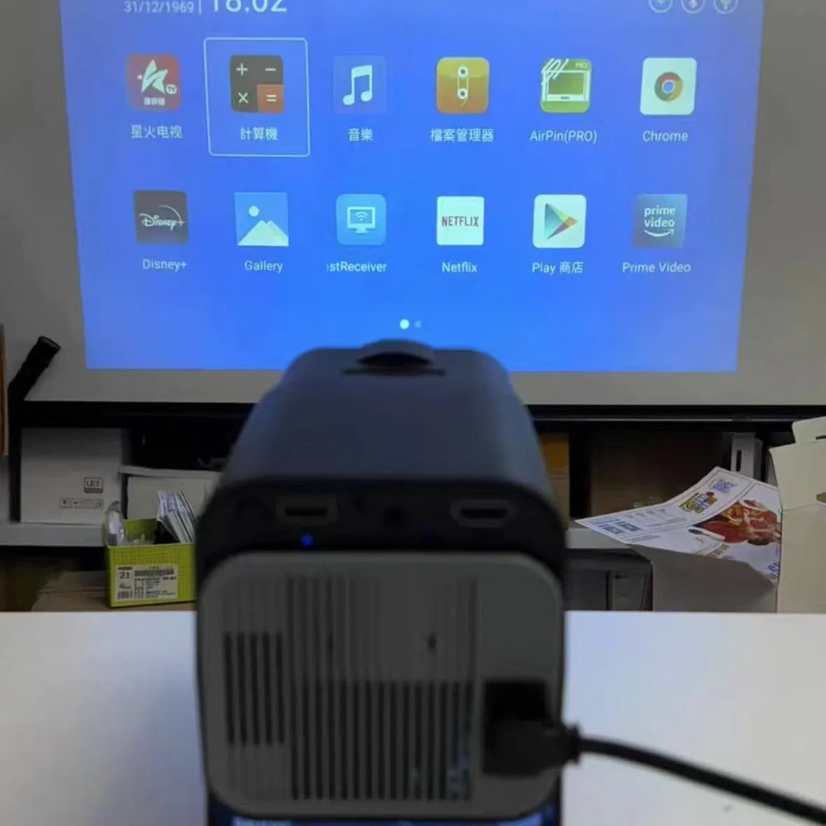 720p HD wireless home projector for gaming with multi-standard power compatibility