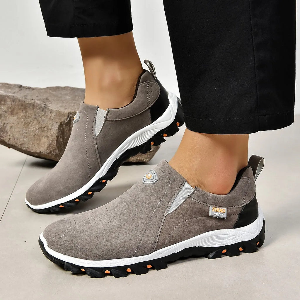 Men's round head thin shoes in various colours with rubber sole and PU upper, designed for oversleeves