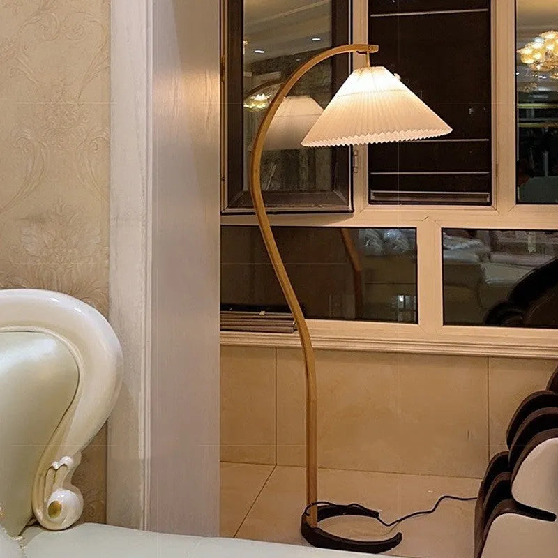 Vertical retro table lamp with log-style lampshade in white or wine red colour