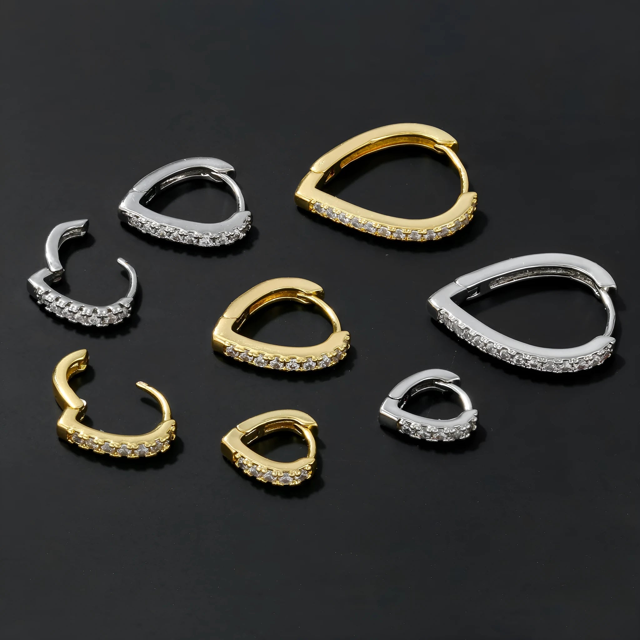 Geometric heart-shaped ear clip in gold and white colours with copper construction and electroplated finish