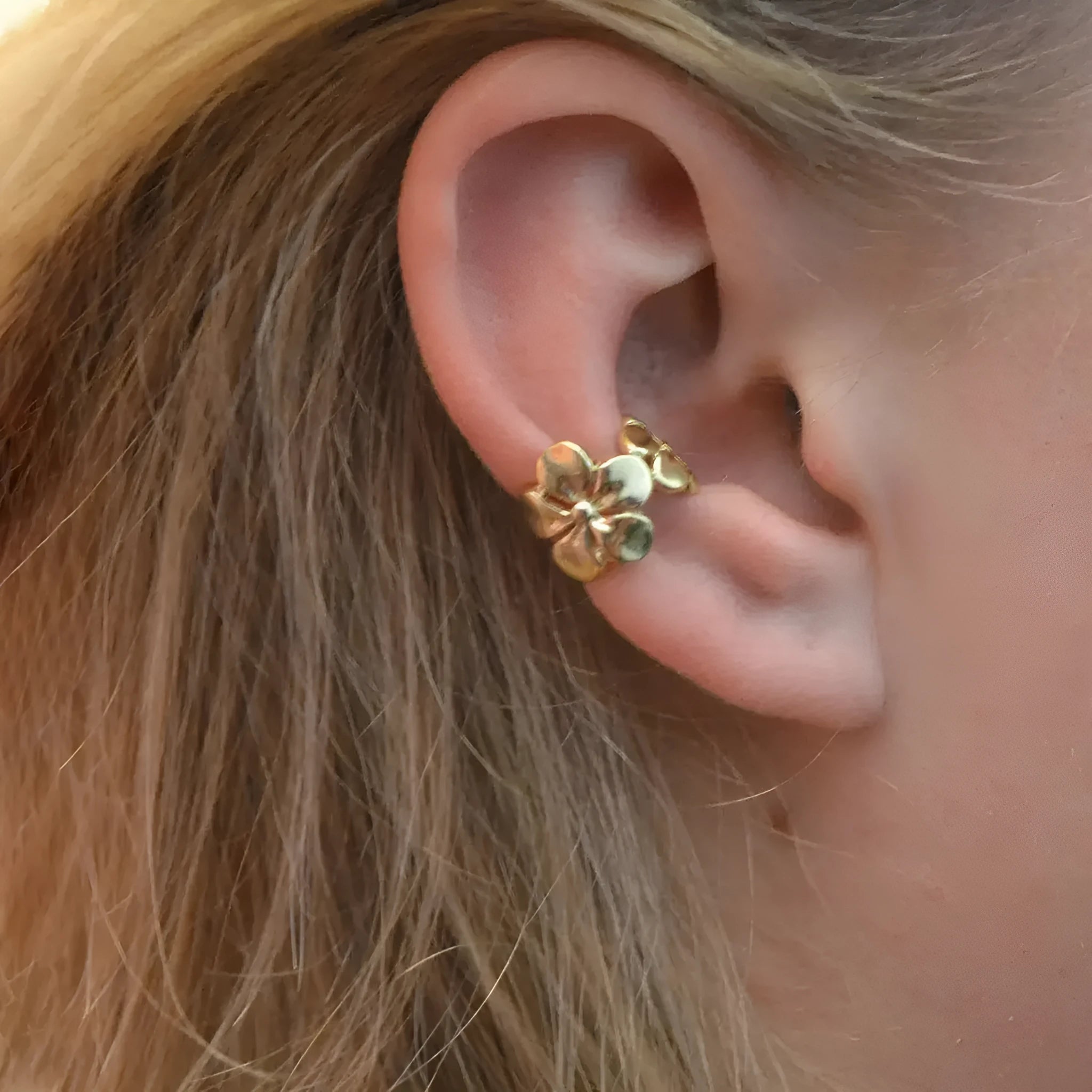 Women's beach vacation earrings with starfish scallop design in electroplated 02 gold colour