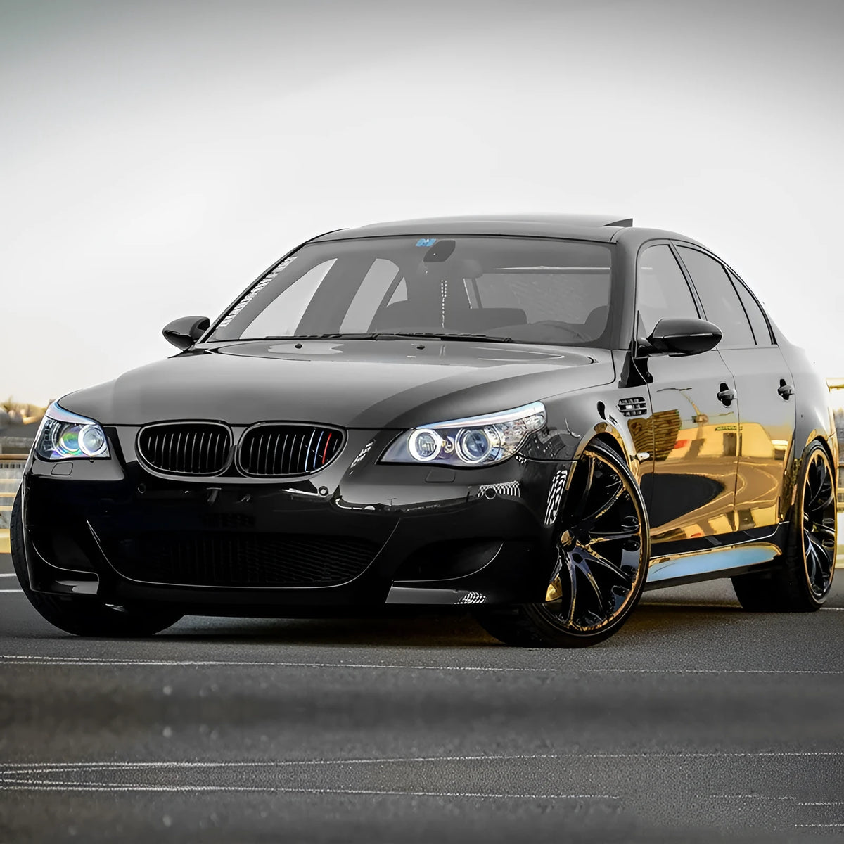 Carbon fibre style ABS front grille for BMW 5-Series E39 E60 E66 models.