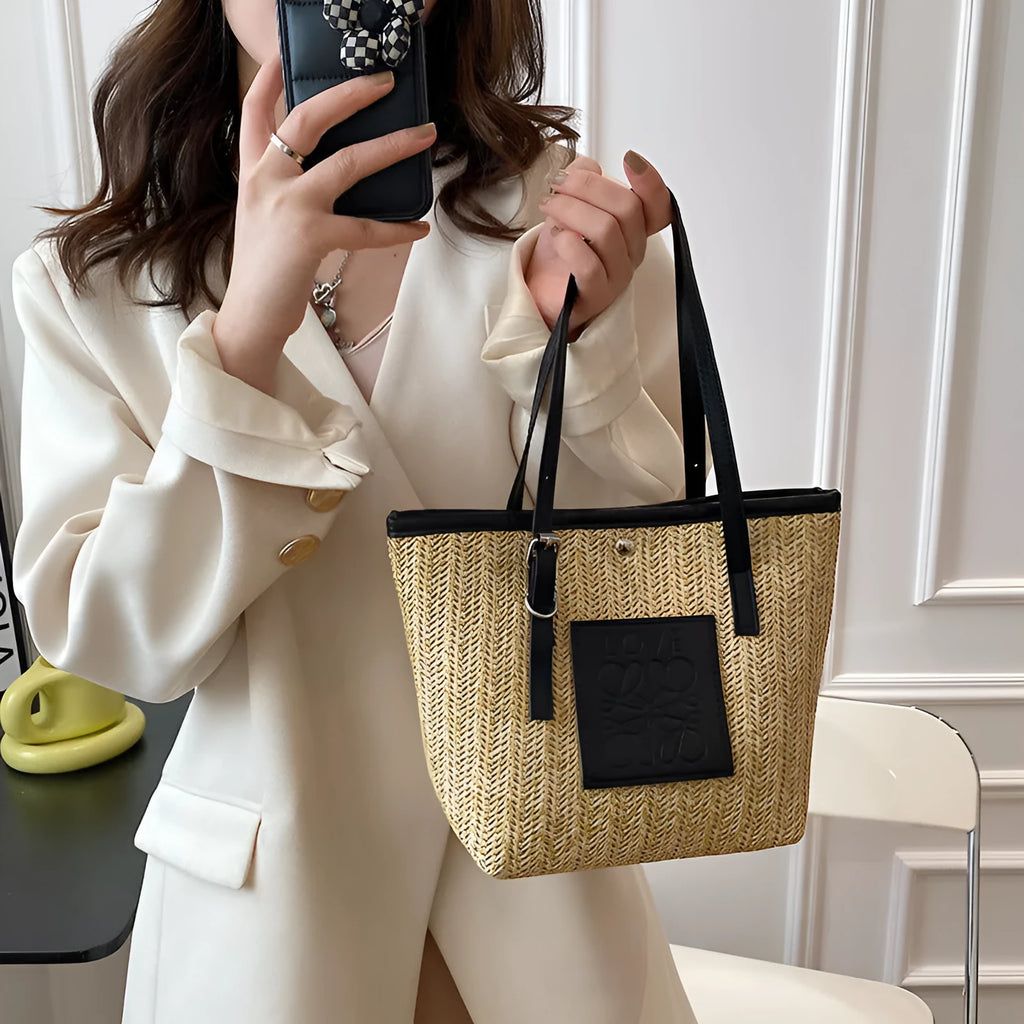 Women's straw woven shoulder bag in European retro style with sewn detailing and three-dimensional pockets