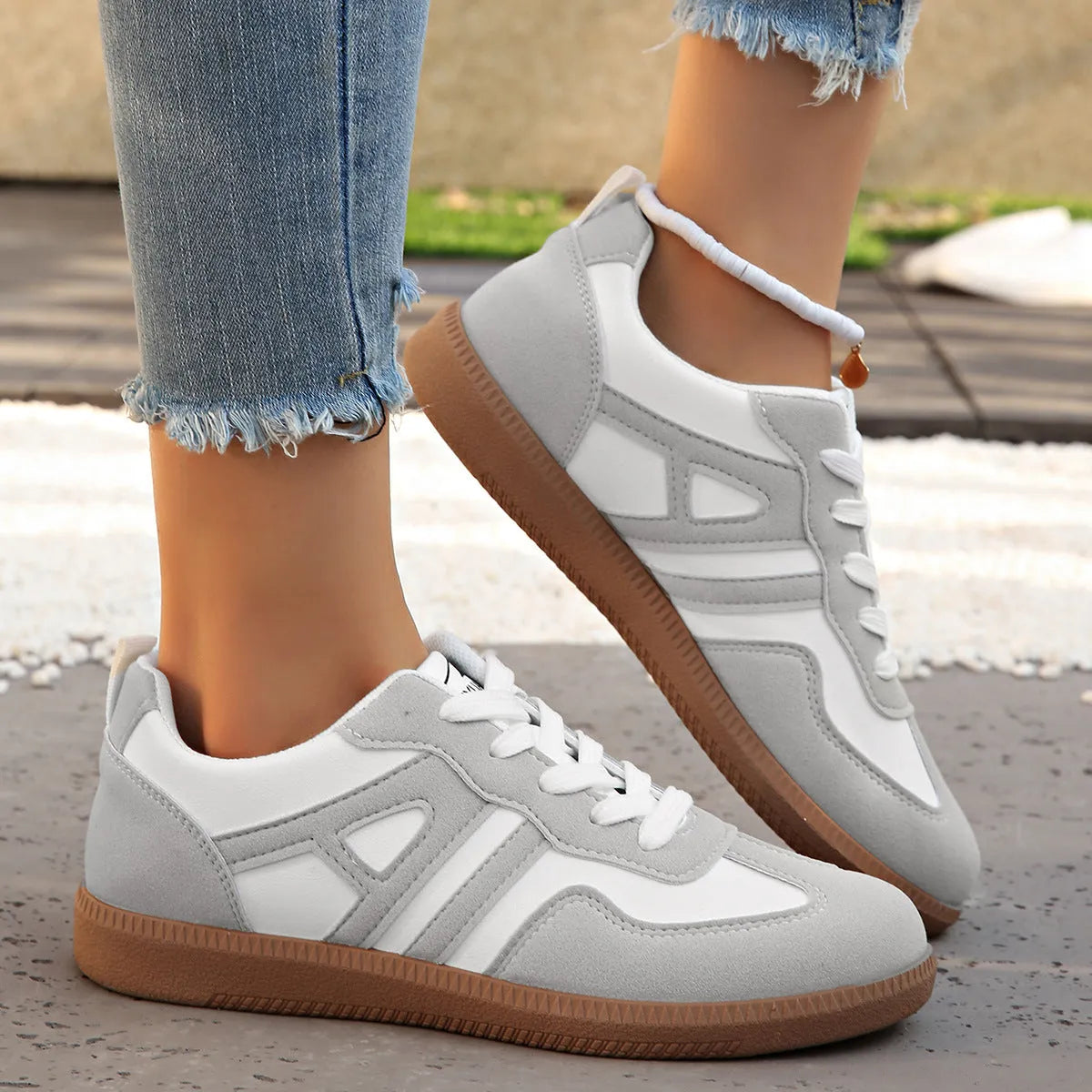 Women's retro colour matching lace-up jogging shoes in grey with low platform heel and round toe.