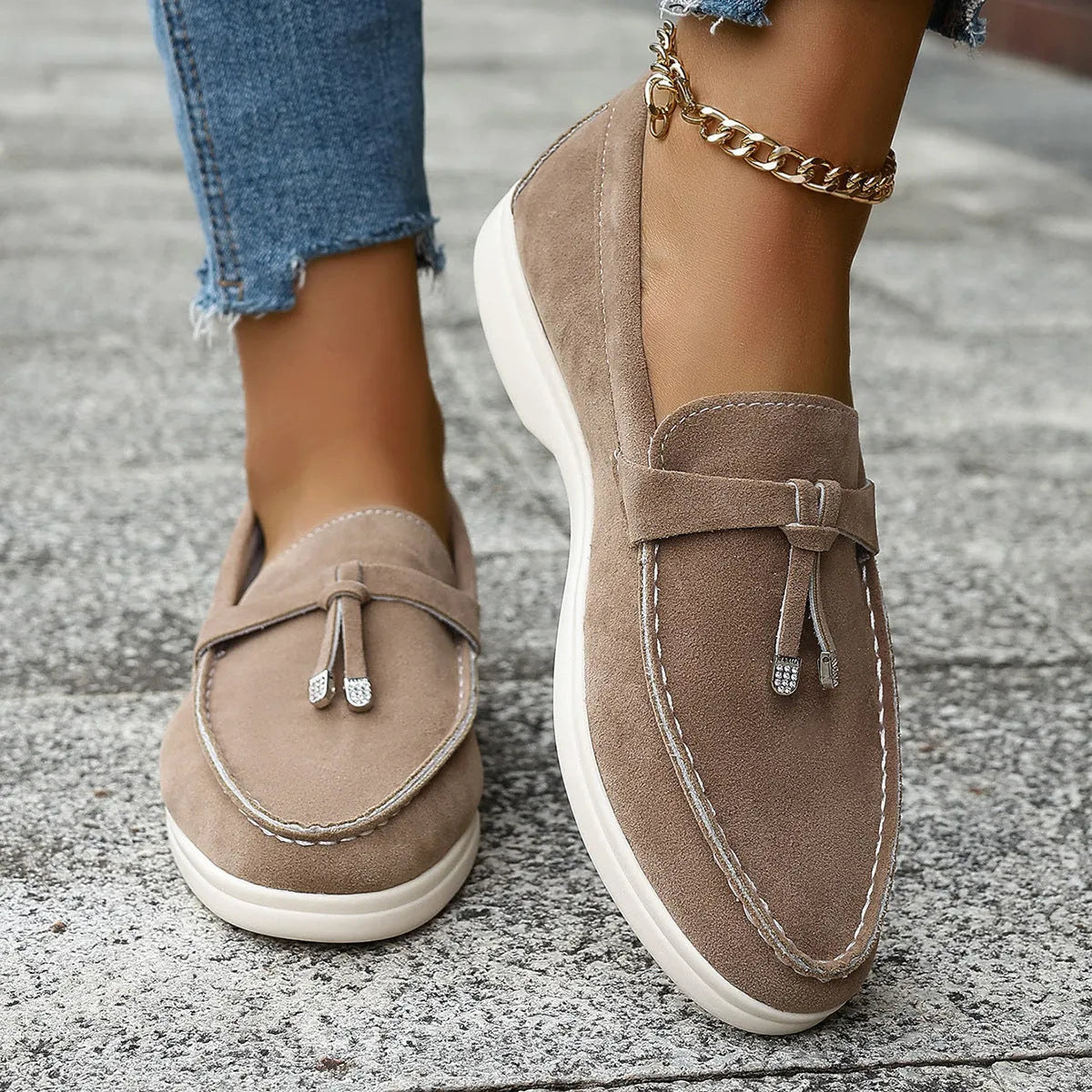 Solid colour canvas platform slip-on loafers with round toe and rubber sole