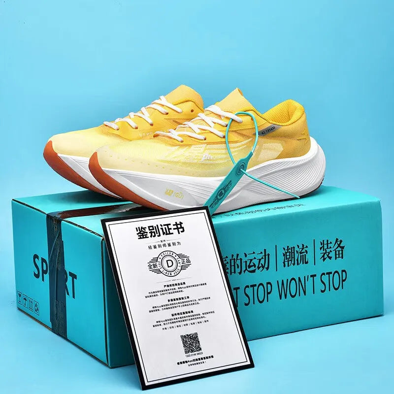 Low-top carbon plate running sneaker in various colours with natural rubber sole and lace-up design.