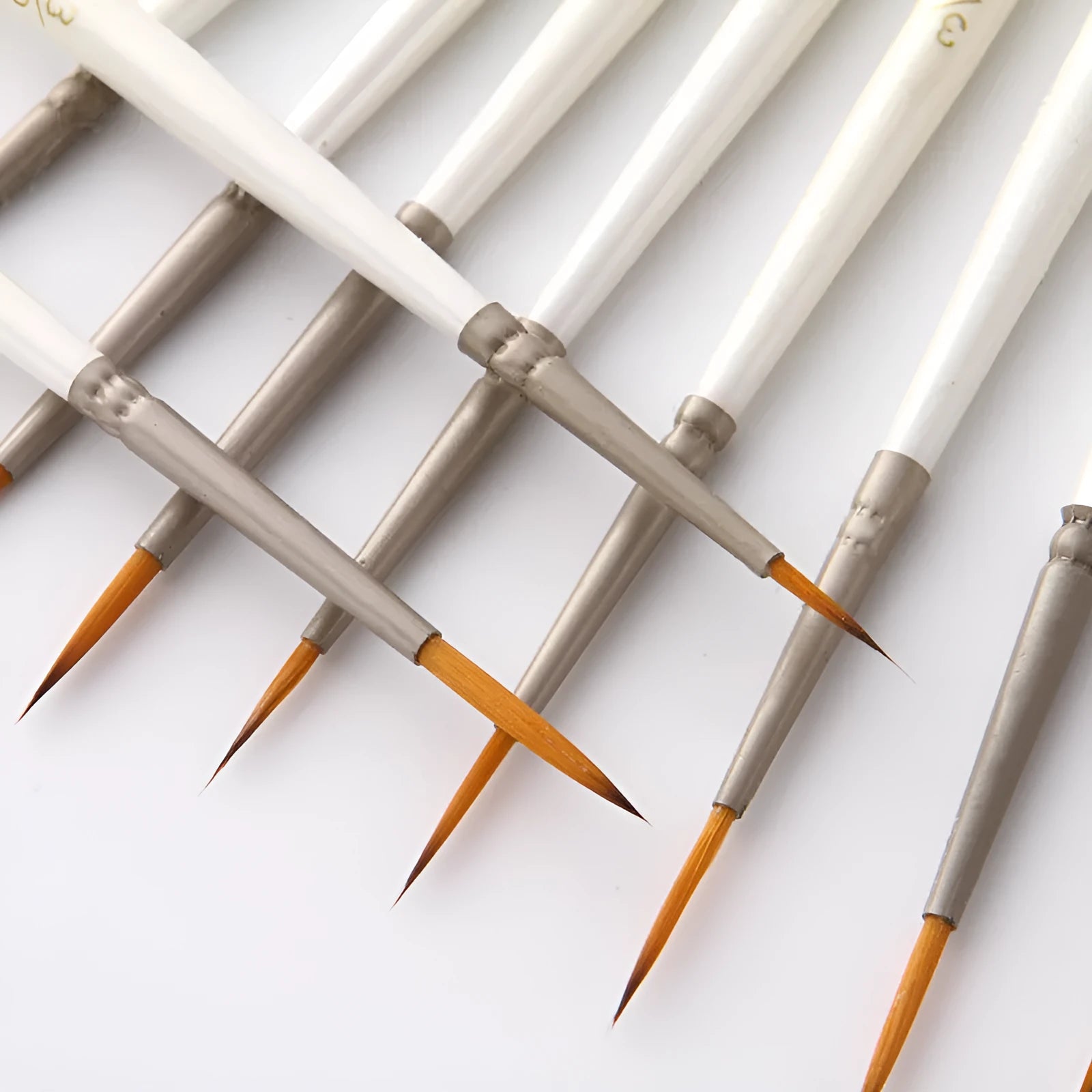 Set of 12 fluorescent pearl white nylon wool hook art brushes in a solid wood pen holder.