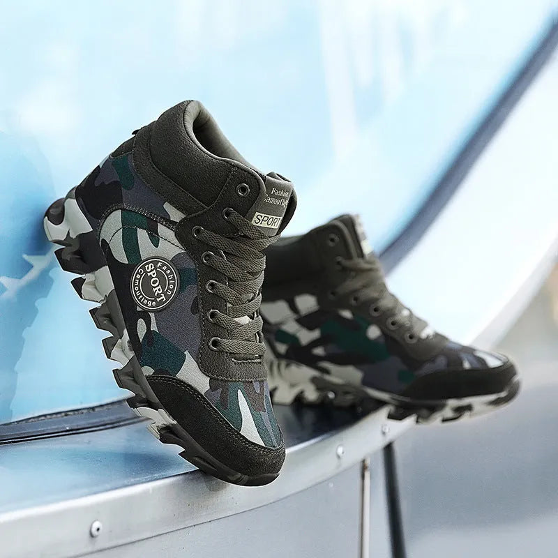 Women's green camouflage canvas sneakers with rubber platform sole and increased height design