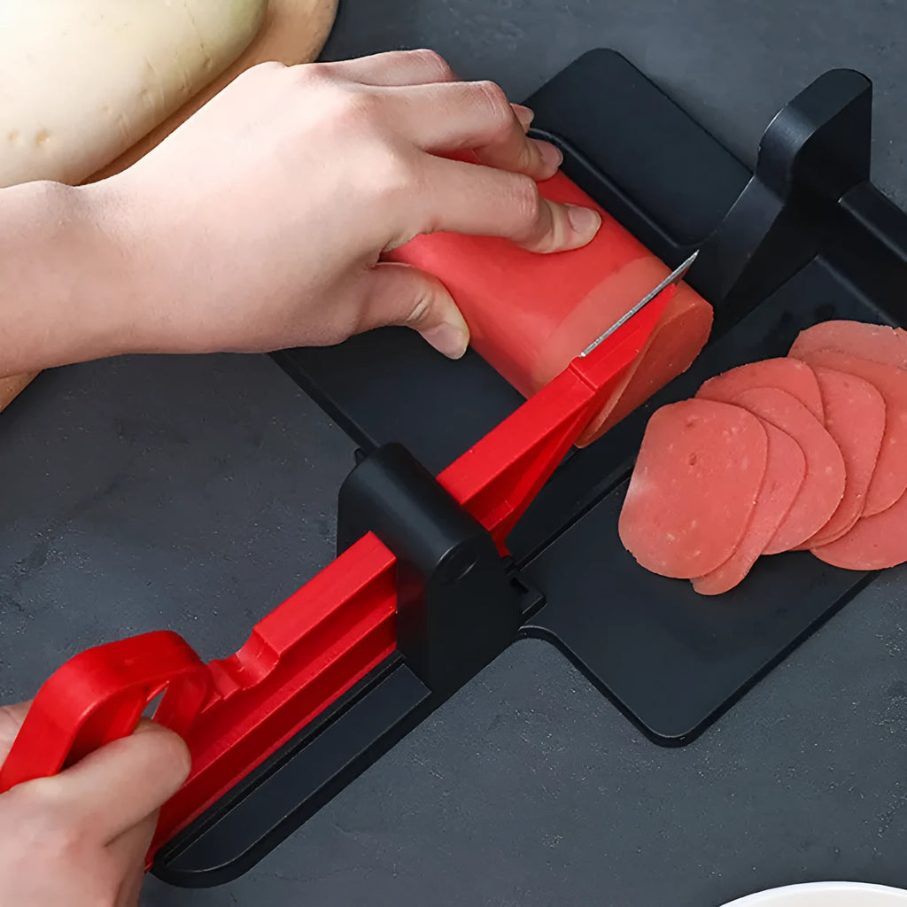 Green manual vegetable cutter with stainless steel blades for chopping carrots and potatoes