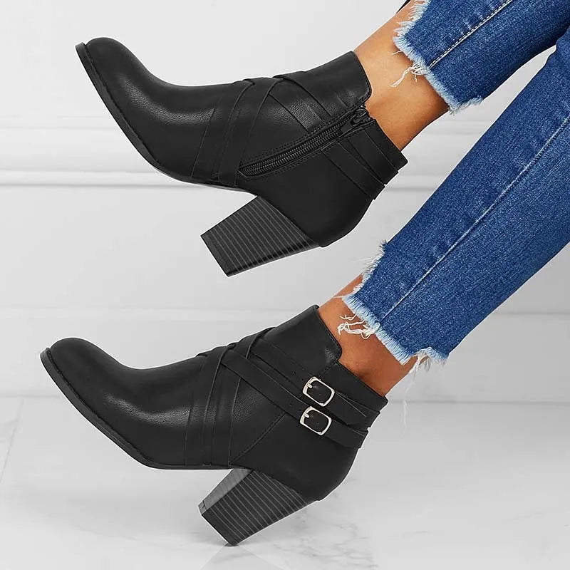 Plus-size grey ankle boot with side zip, chunky 7cm heel, buckle strap and rubber sole