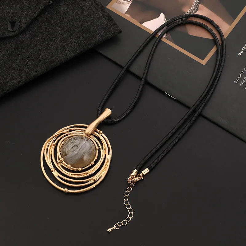 Vintage geometric plaid sweater chain necklace in TLN716 gold with adjustable 51-80cm perimeter and snakeskin wax rope chain