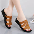 Women's flat bottom slippers in beige with waxed leather upper and soft PU sole.