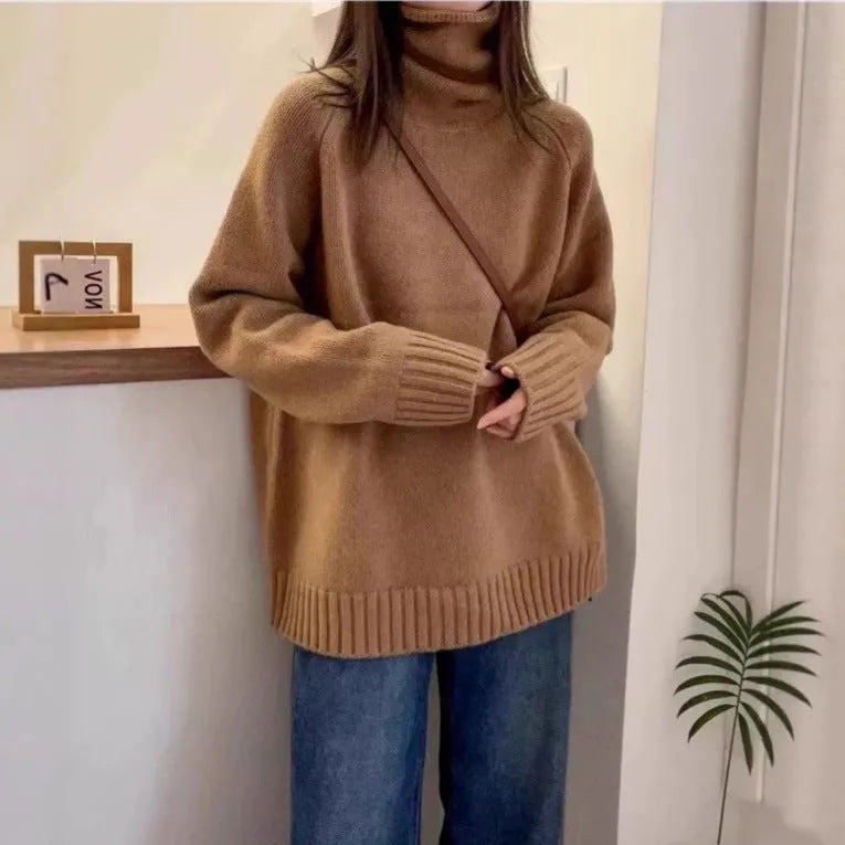 Women's loose fit turtleneck sweater with thick curling pile collar in mesh polyester fabric