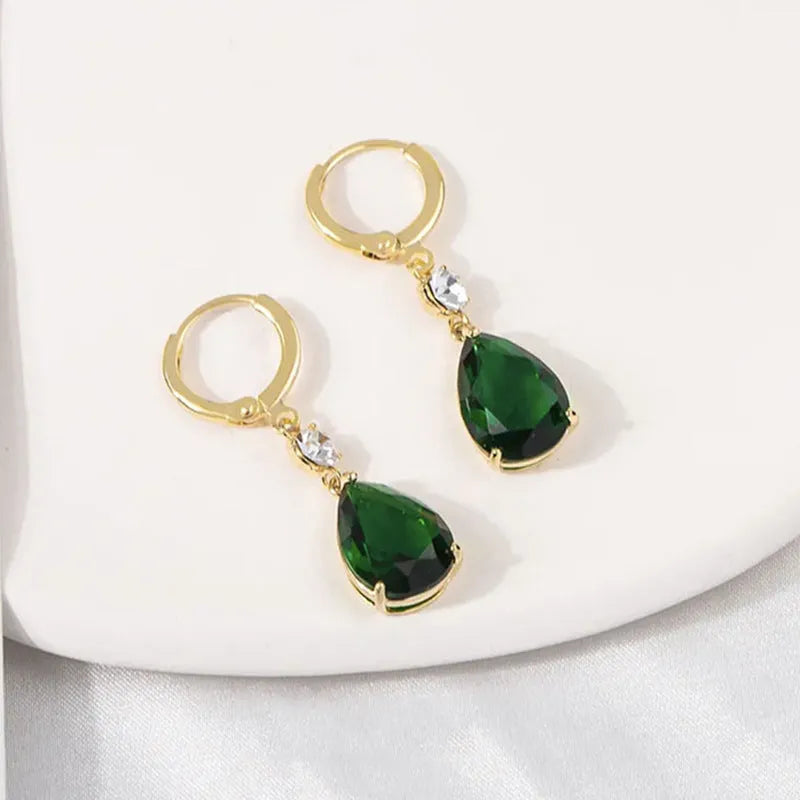 A pair of emerald green geometric teardrop earrings made from lightweight alloy.