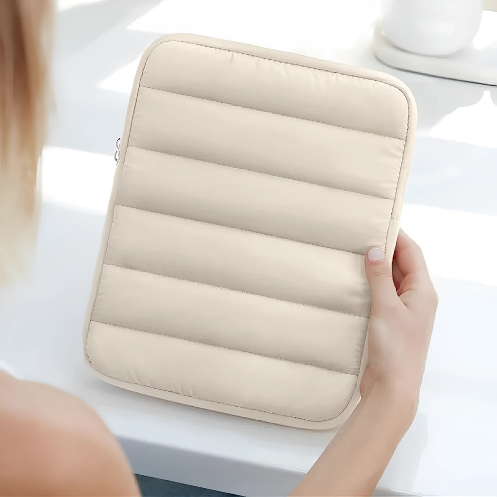 Fluffy air-filled laptop sleeve for 9.7-11 inch devices with elasticated sides in black colour