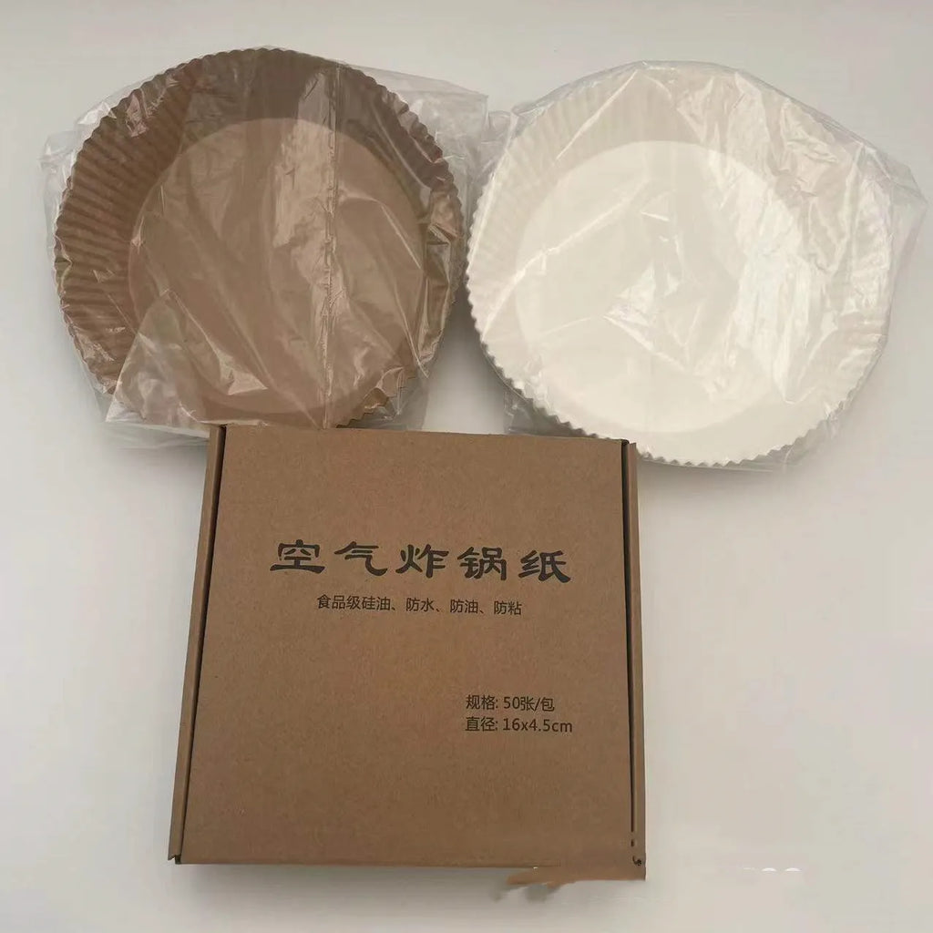 Round disposable air fryer paper liners, white and natural colour, 16cm diameter with 4.5cm heightened edge.