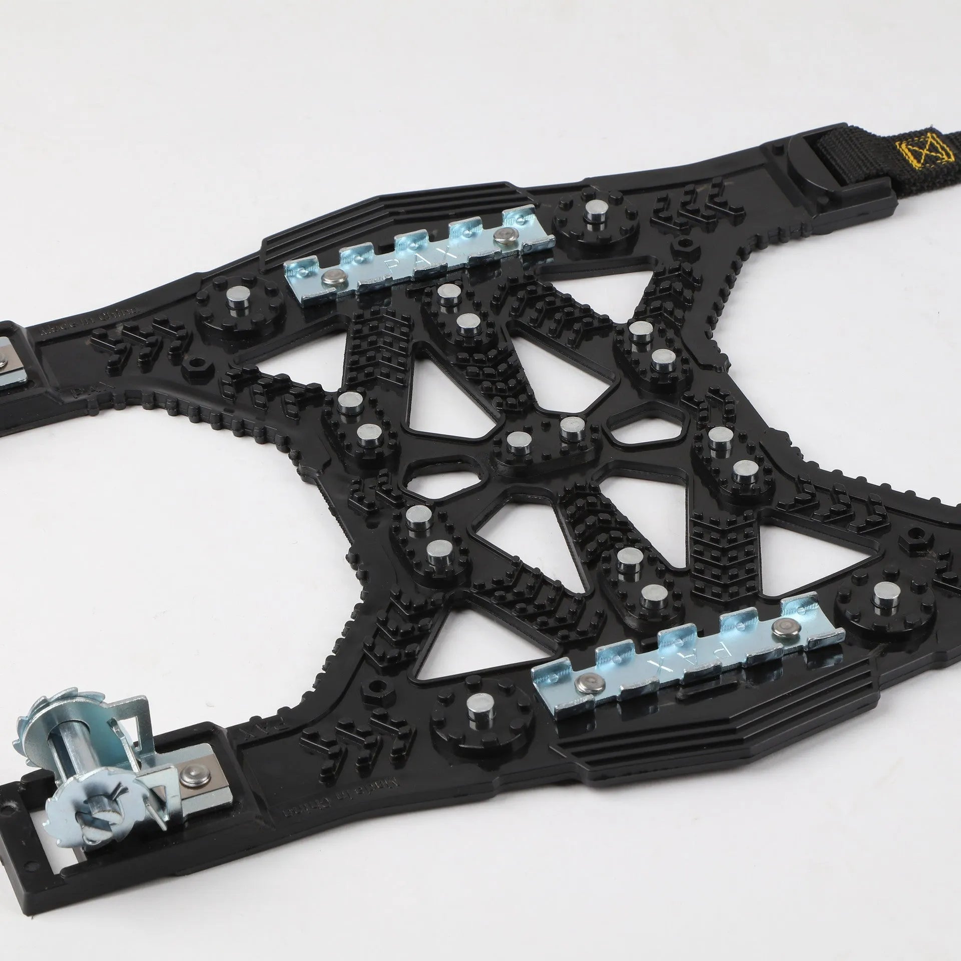 Universal armoured steel anti-skid chain for cars and SUVs with tools, shovel and gloves