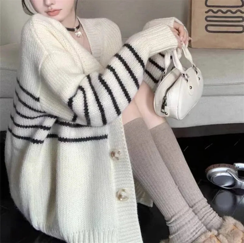 Collar button cardigan with 3D effect pattern in picture colour with button front
