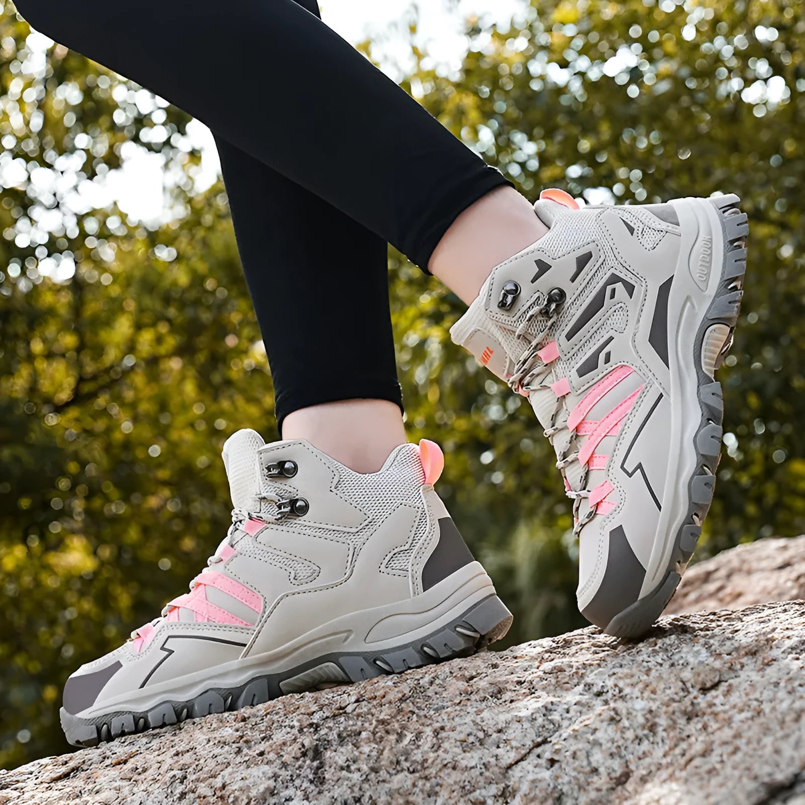 Men's low-top hiking sneakers with flannel upper and rubber soles for mountain trekking