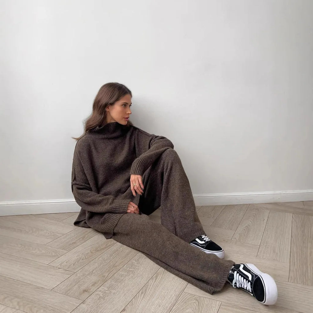 Women's acrylic sweater suit set with side-slit trousers in solid colour