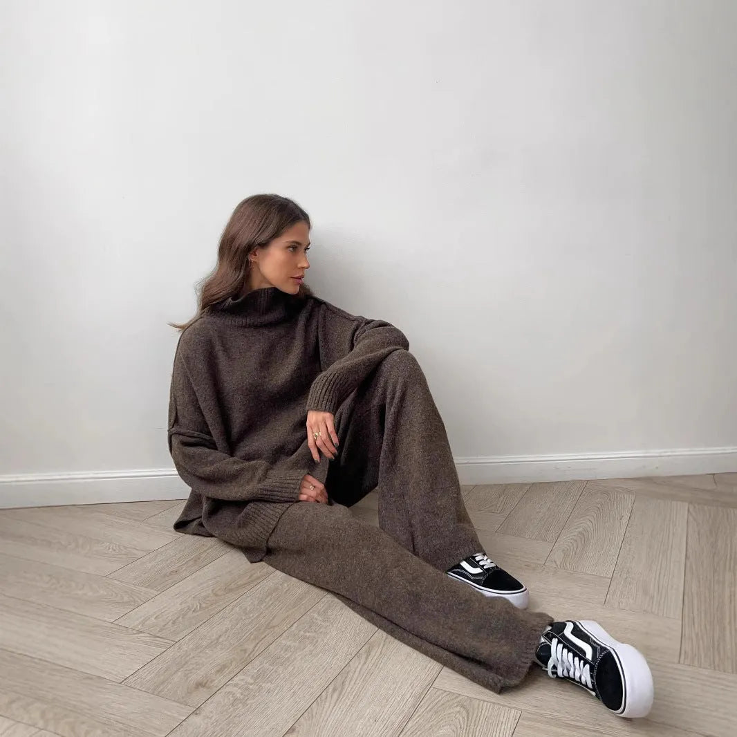 Women's acrylic sweater suit set with side-slit trousers in solid colour