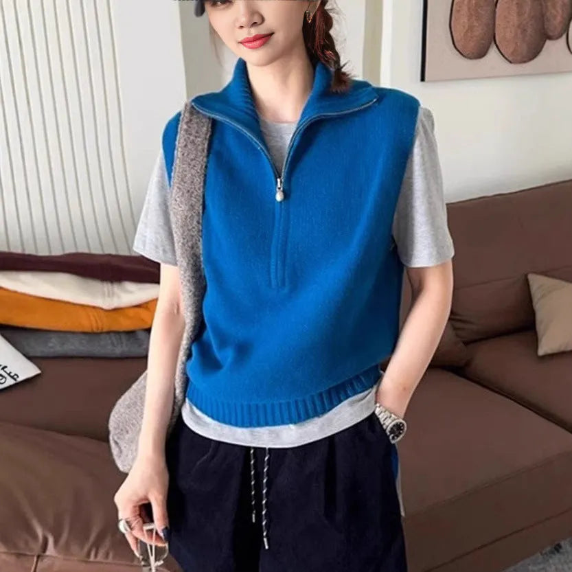 Retro half-zip sleeveless knit vest in solid colour with polyester mesh fabric