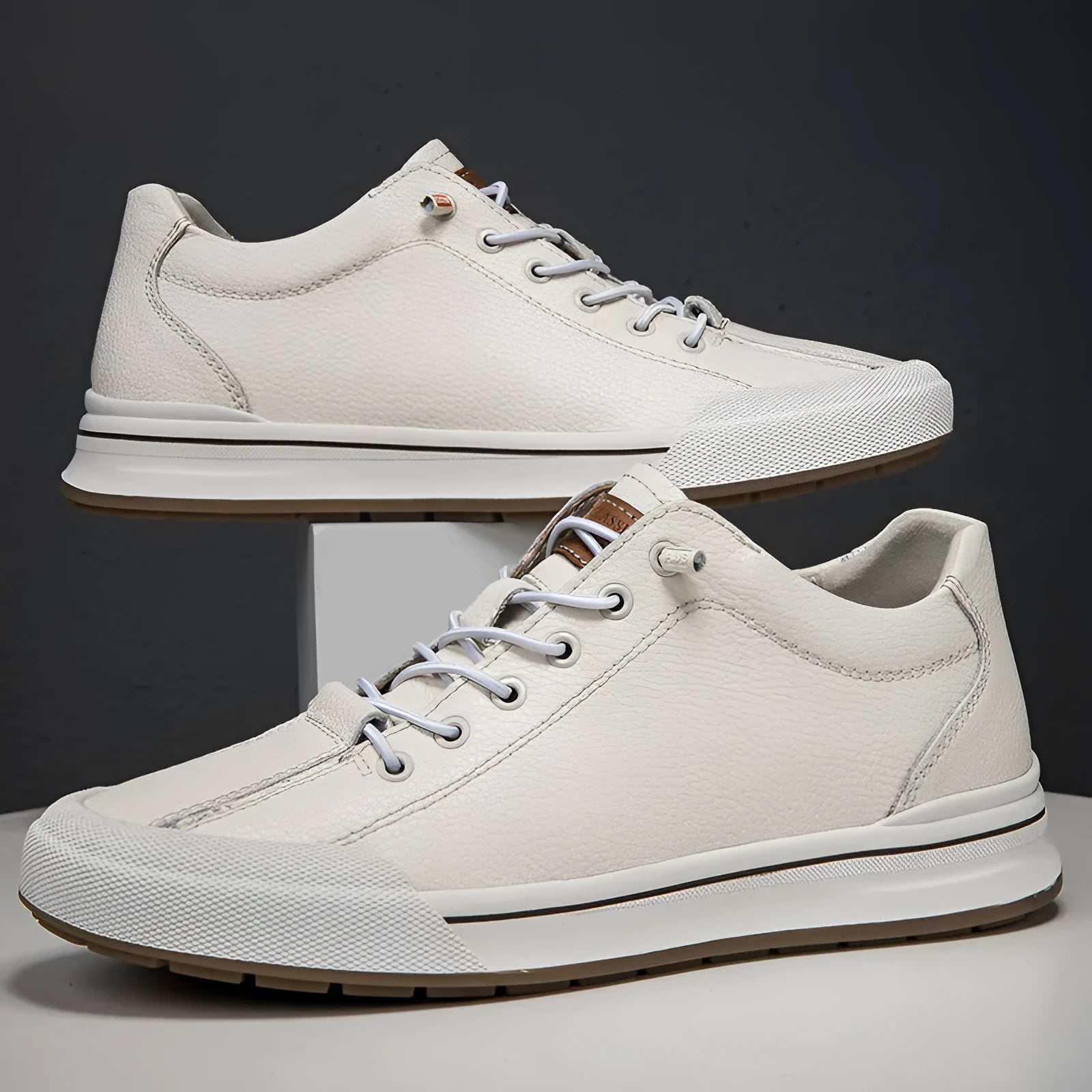 Men's white and black leather shoes with flat heel and round toe design