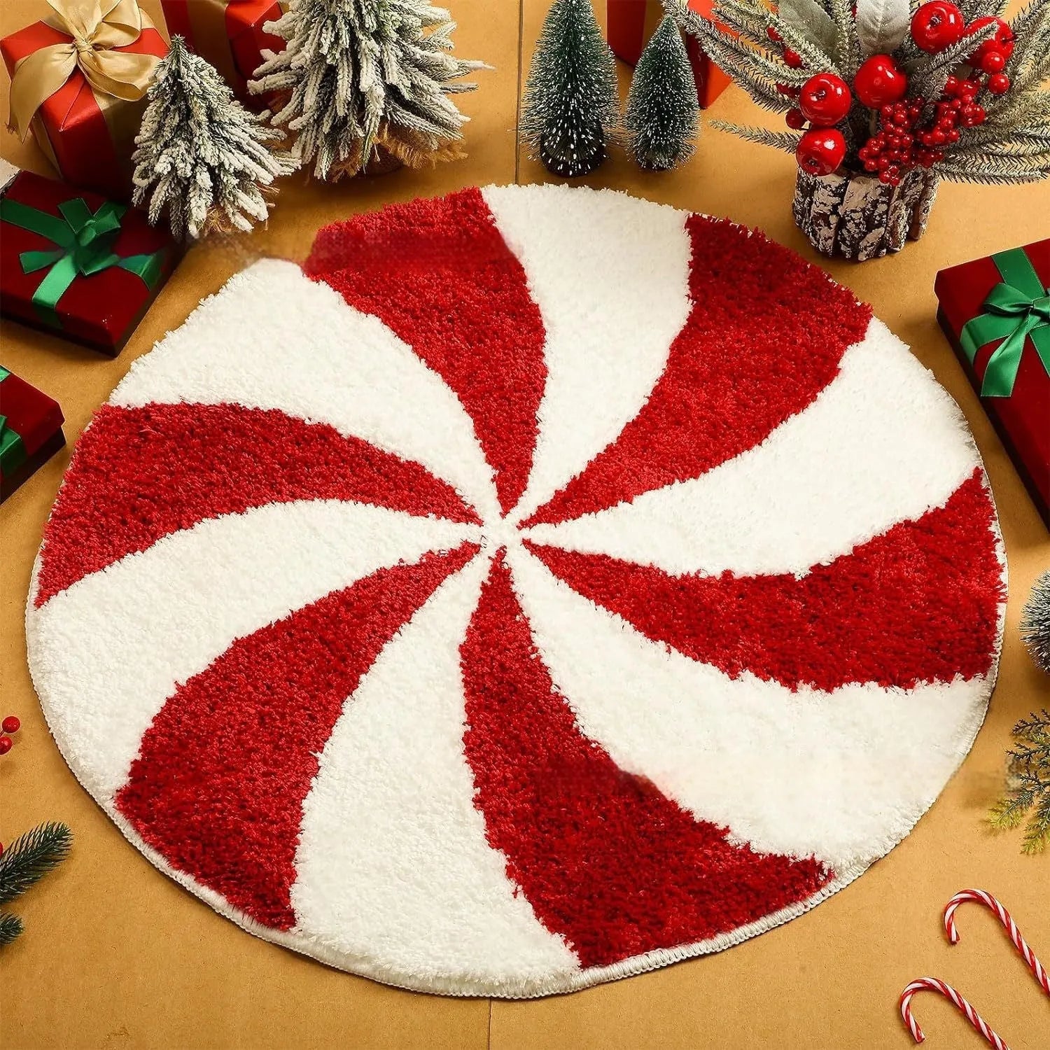Round Christmas-themed carpet pad with printed design on a soft polyester fibre base.