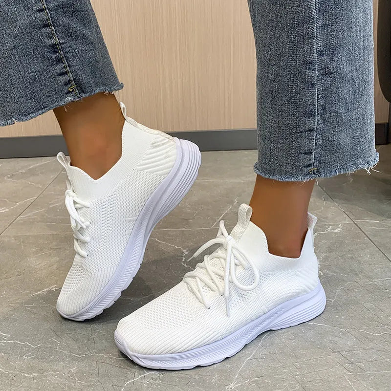 Women's mesh running shoes in creamy white with Flyknit upper and round toe design