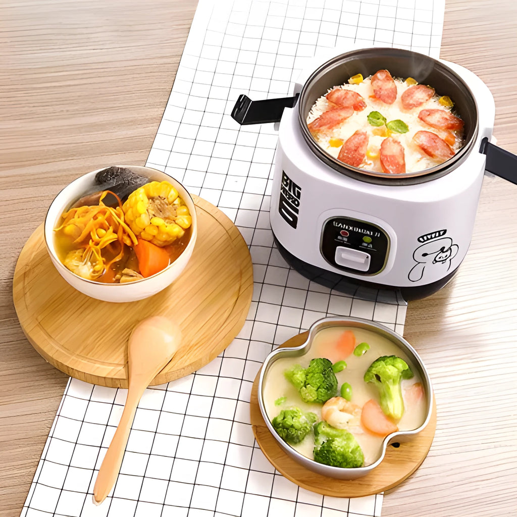 Miniature round rice cooker with steaming function for one to two person meals