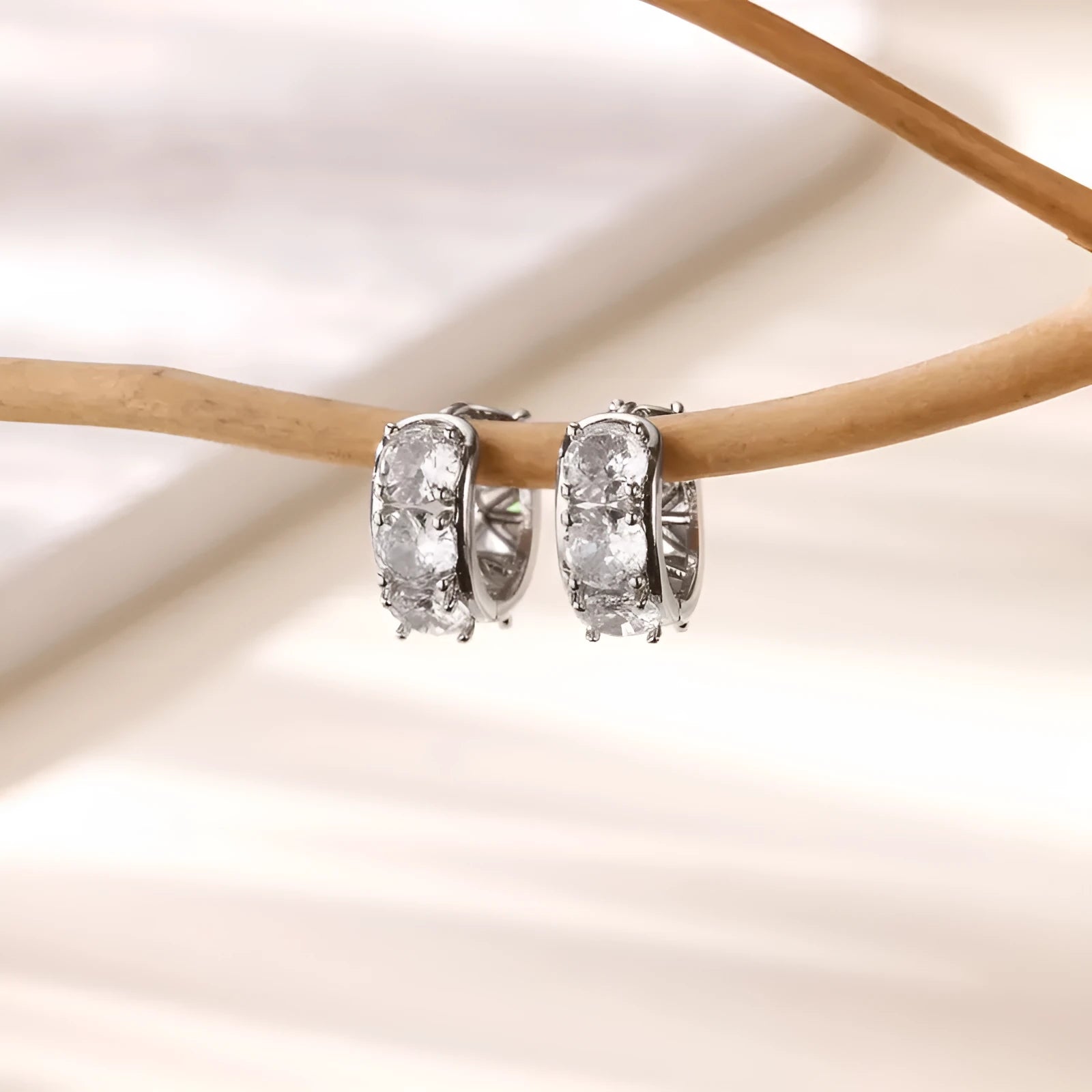 Stainless steel U-shaped clip-on earrings for women with inlaid zircon detail in colour E5772P.