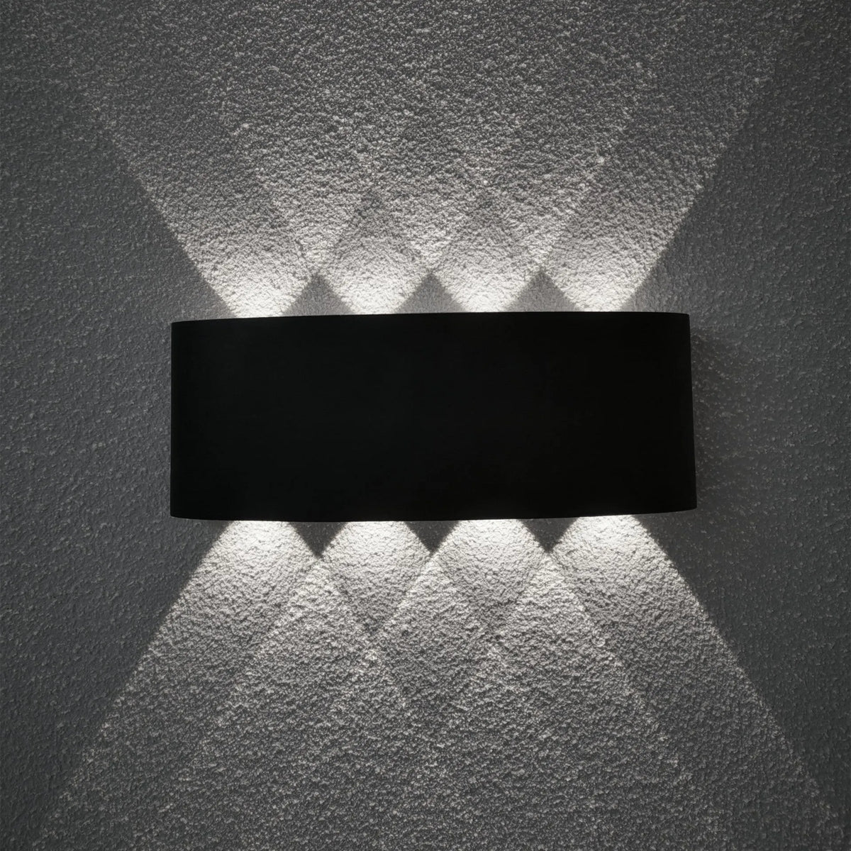 Aluminium LED corridor wall lamp with compact 180mm design in silver finish