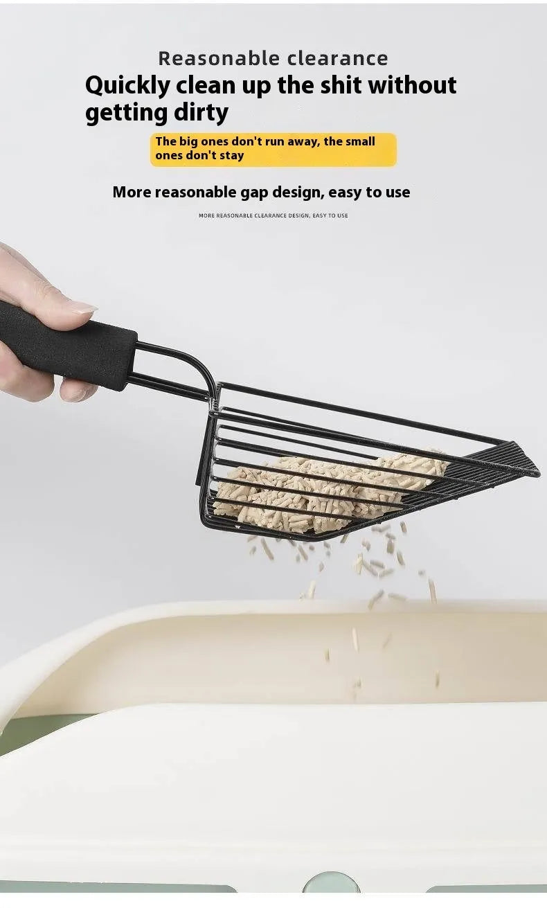 Black metal cat litter scoop with 0.8cm gap between tines for pet waste cleaning