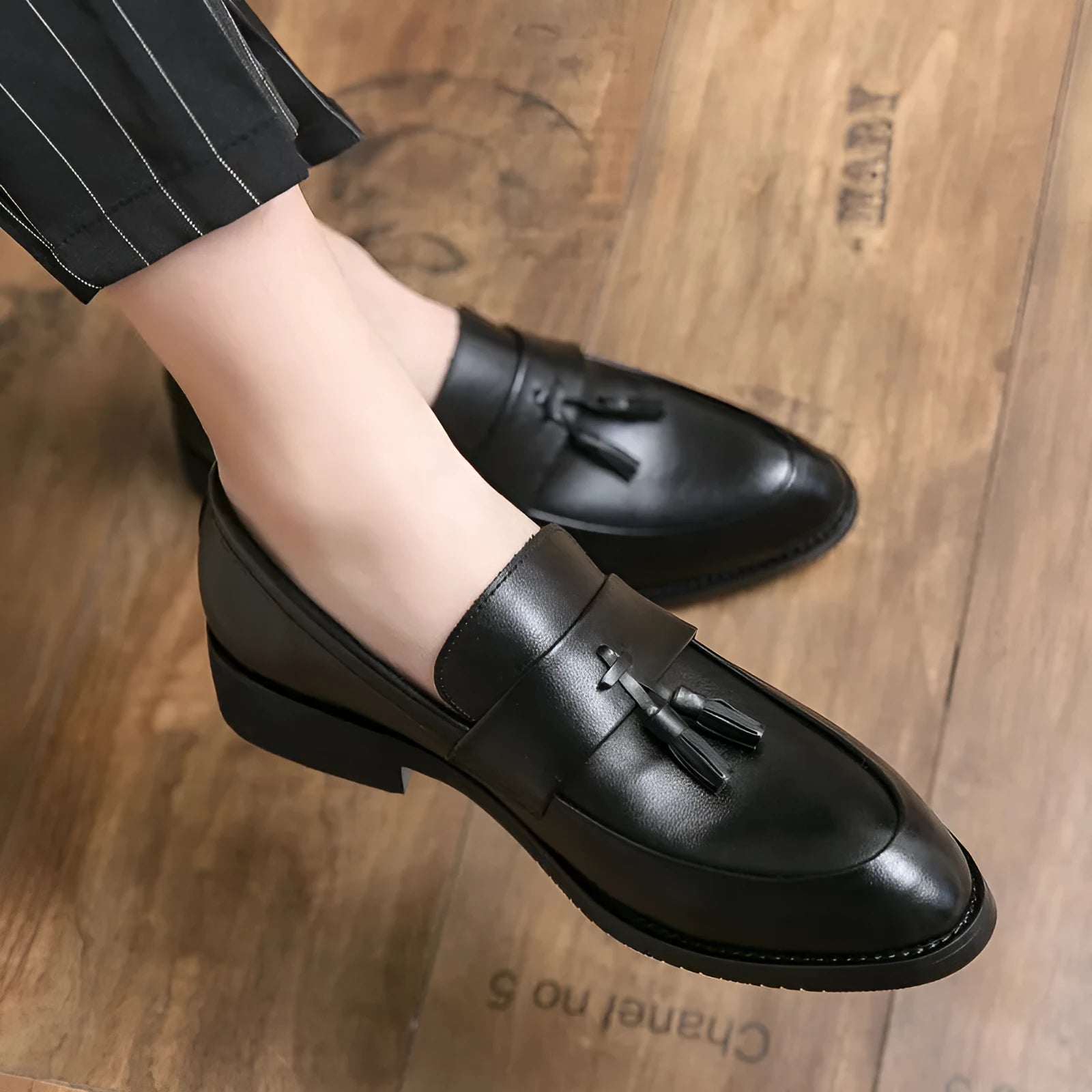 Men's black and brown tassel loafers slip-on business casual shoes with pointed toe and rubber sole