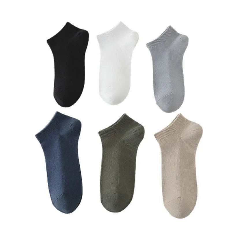 Men's solid colour polyester boat socks in low-cut design for sports activities