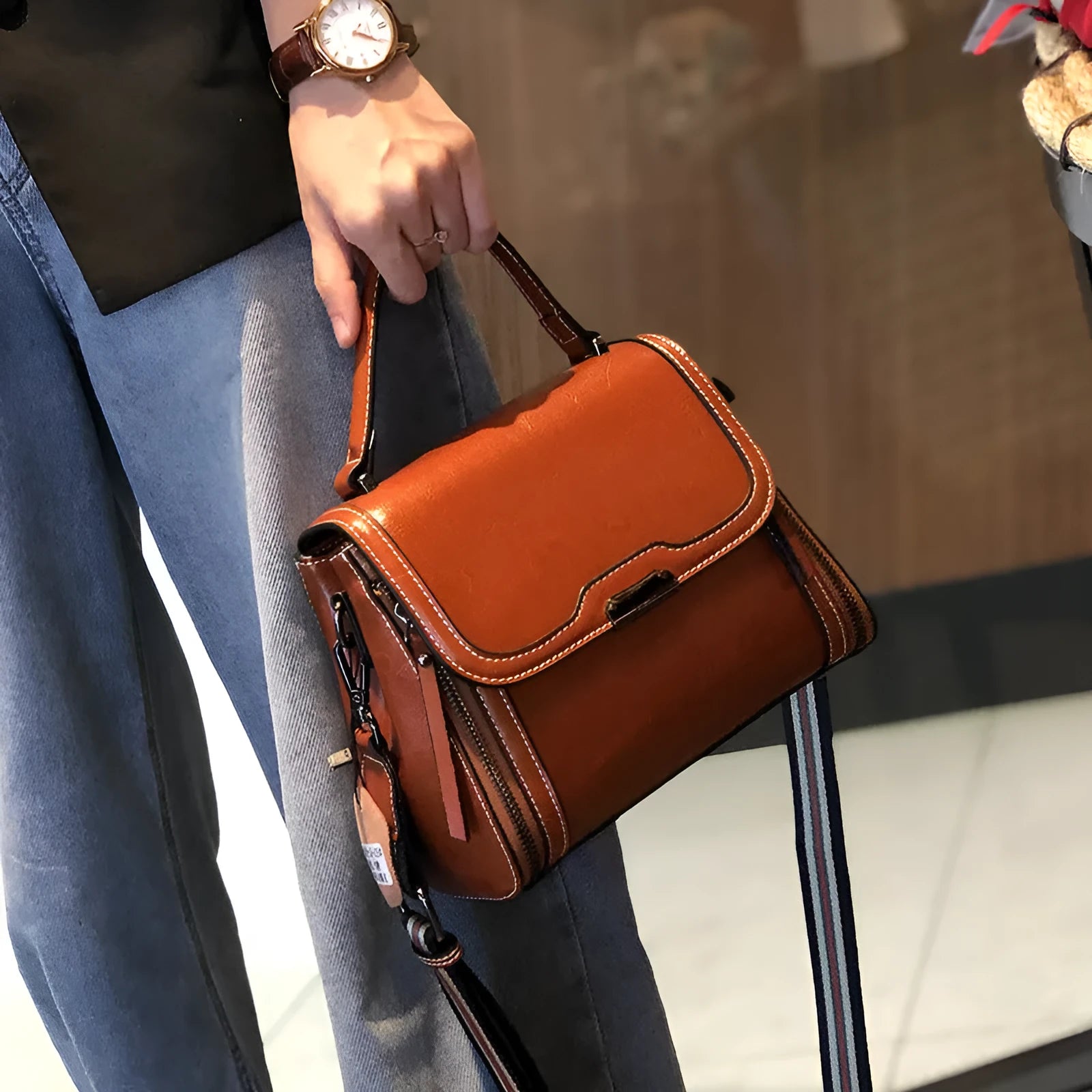 Women's genuine leather retro messenger bag in horizontal square shape with multiple interior compartments