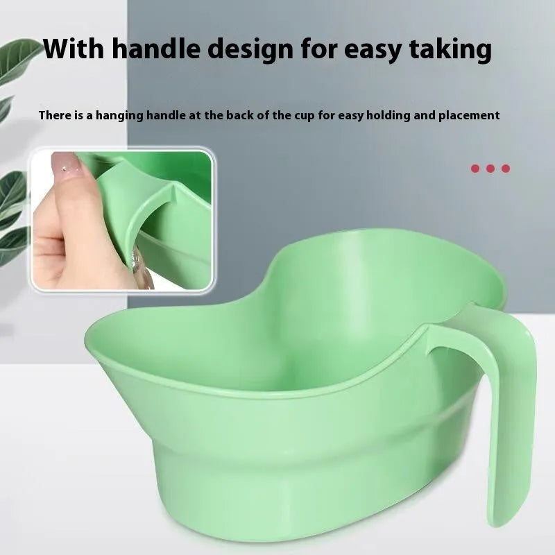 Green plastic nursing gargle cup for elderly bedridden patient oral care