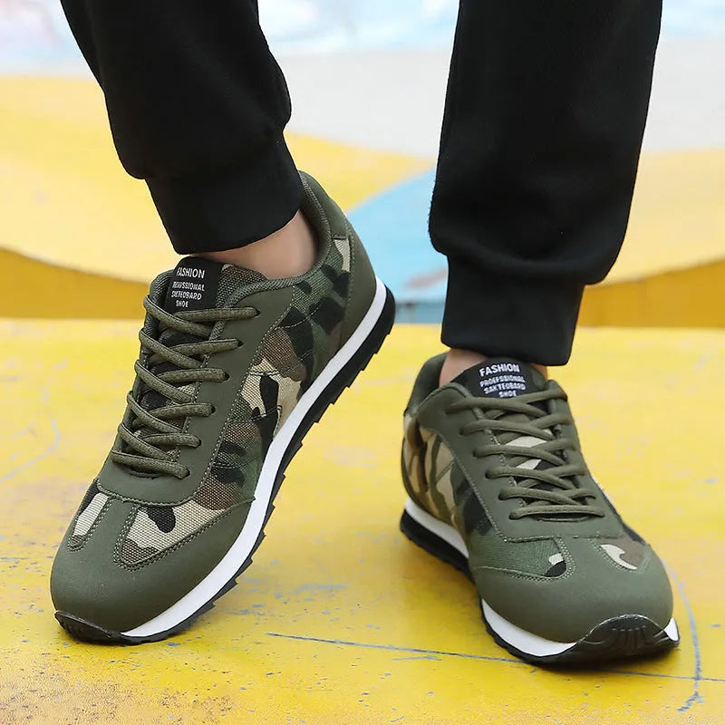 Camouflage pattern suede running shoes with low-top design and foam sole