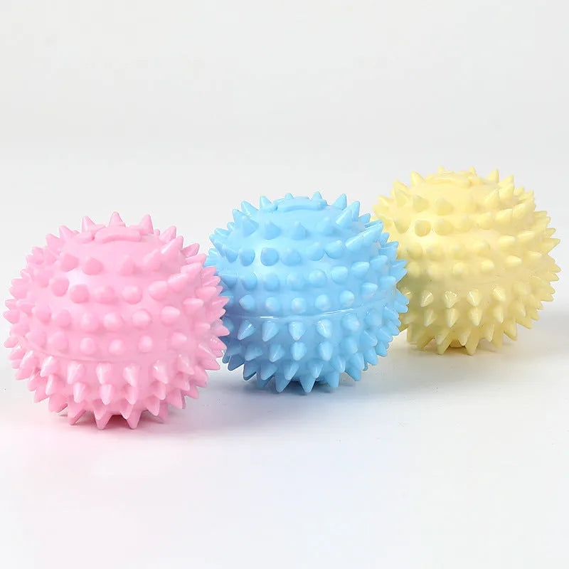 Blue TPR rubber dog and cat chewing ball with footprint texture, 6cm in diameter.